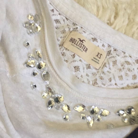 Lace back long sleeve with beaded neckline. 💫 - Picture 2 of 3